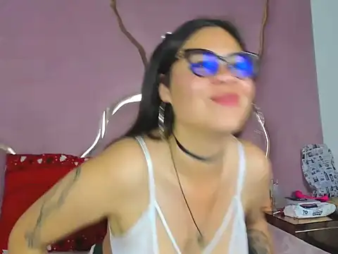 Gianna Johnson online show from November 4, 3:27 am