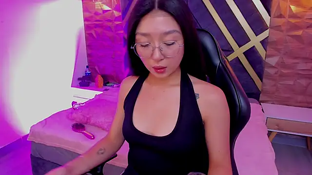 sydney miller  online show from April 13, 11:21 pm