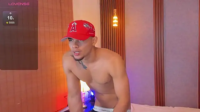 Snapshot of Arthur_Louis chatting on October 31, 1:23 pm Arthur Louis online show from October 31, 1:23 pm