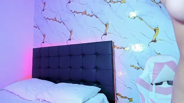 Scarlet DLuce online show from April 1, 9:10 am