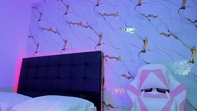 Scarlet DLuce online show from April 21, 9:04 am