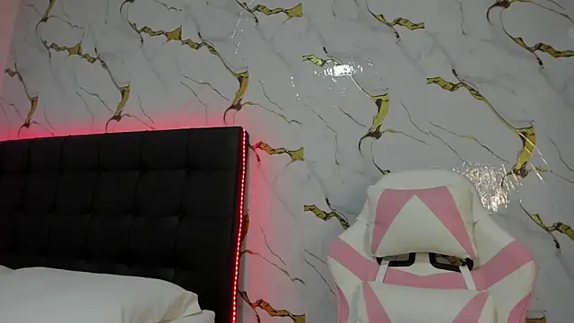 Scarlet DLuce online show from April 22, 9:01 am