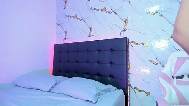 Scarlet DLuce online show from April 27, 9:07 am