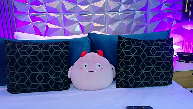 AdelineJhones online show from June 19, 2:43 pm