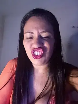 LeilaTaylor online show from January 6, 12:25 am