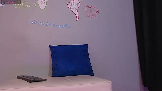 Snapshot of AngelDesire_ chatting on October 25, 1:18 pm AngelDesire  online show from October 25, 1:18 pm