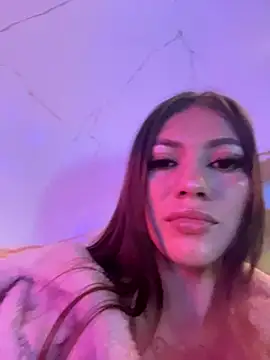 Snapshot of BabyVee_angels chatting on November 19, 6:13 am BabyVee angels online show from November 19, 6:13 am