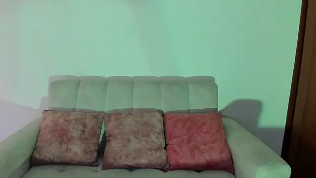 Snapshot of miadaviesx chatting on November 6, 1:12 pm miadaviesx online show from November 6, 1:12 pm