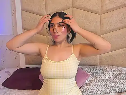 EmmaColliinss online show from October 28, 1:58 pm