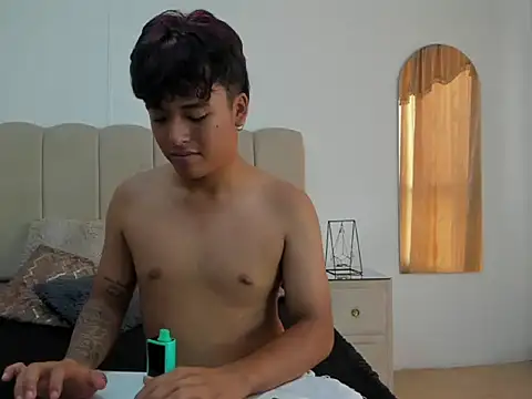 LiamANDJordan online show from December 13, 7:53 pm