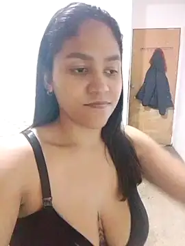 Snapshot of Yanananyx chatting on October 29, 2:25 am Yanananyx online show from October 29, 2:25 am