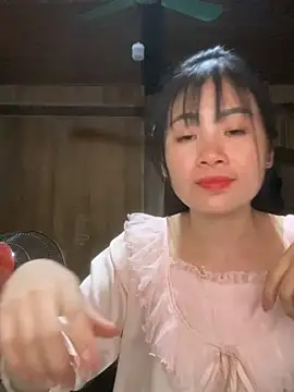 Snapshot of o-one-o chatting on October 26, 5:46 am o-one-o online show from October 26, 5:46 am