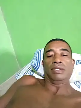 Snapshot of juniordotado87 chatting on January 16, 8:51 am juniordotado87 online show from January 16, 8:51 am