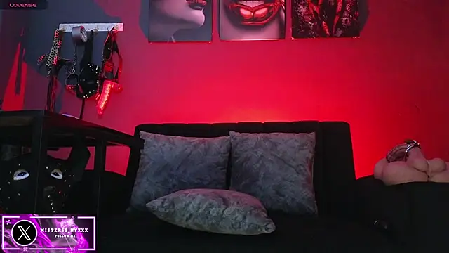 Snapshot of Misterss-Nyxxx chatting on March 4, 1:00 am Misterss-Nyxxx online show from March 4, 1:00 am