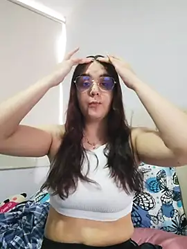 Snapshot of mirandahvelez chatting on November 3, 6:31 pm mirandahvelez online show from November 3, 6:31 pm