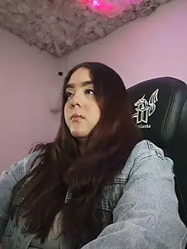 Snapshot of mirandahvelez chatting on December 2, 4:07 am mirandahvelez online show from December 2, 4:07 am