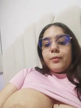 Snapshot of mirandahvelez chatting on December 14, 5:02 am mirandahvelez online show from December 14, 5:02 am