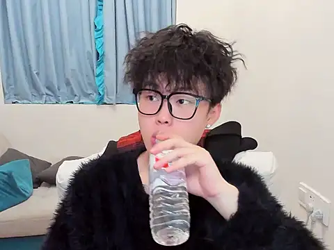 L1kuto online show from November 5, 7:58 pm