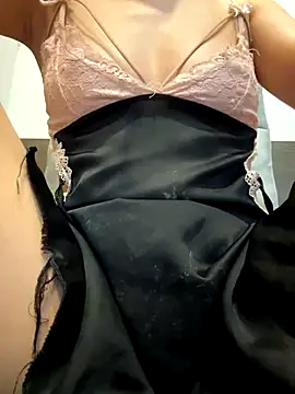 Snapshot of Emily-y chatting on November 19, 1:11 pm Emily-y online show from November 19, 1:11 pm