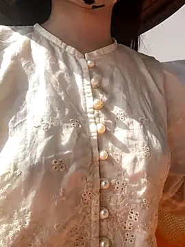 Snapshot of Emily-y chatting on December 2, 2:17 am Emily-y online show from December 2, 2:17 am