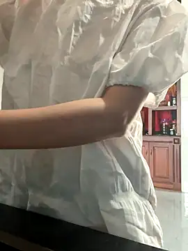 Snapshot of Emily-y chatting on December 4, 3:27 am Emily-y online show from December 4, 3:27 am