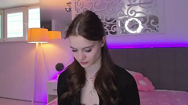 LuisaClover online show from March 14, 1:16 pm