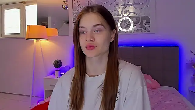 LuisaClover online show from April 21, 12:22 pm