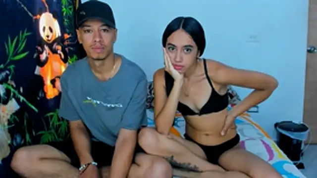 Snapshot of karoll_and_erik chatting on November 11, 2:39 pm karoll and erik online show from November 11, 2:39 pm