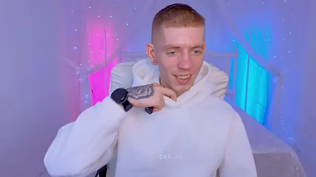 Cristian  Dior online show from November 29, 1:47 pm