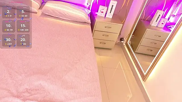 iam nicolle online show from March 7, 1:52 pm