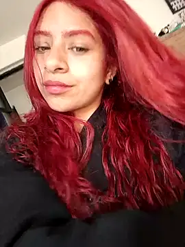 Snapshot of Lunatemptress4 chatting on December 4, 2:04 pm Lunatemptress4 online show from December 4, 2:04 pm