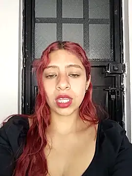 Snapshot of Lunatemptress4 chatting on January 6, 1:26 pm Lunatemptress4 online show from January 6, 1:26 pm