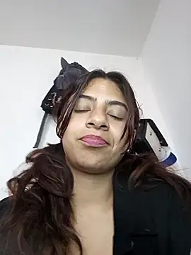 Snapshot of Lunatemptress4 chatting on April 25, 1:36 pm Lunatemptress4 online show from April 25, 1:36 pm