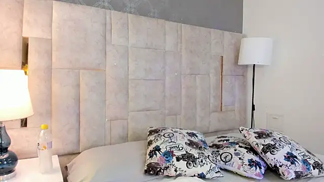 DianneVega online show from December 22, 8:28 pm