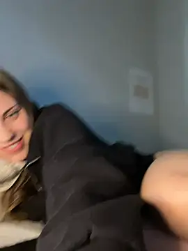 elliepixie online show from April 10, 11:31 pm