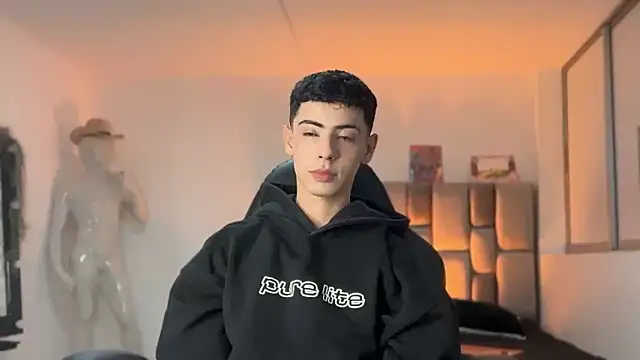 Sebastian Reed online show from March 2, 5:08 am