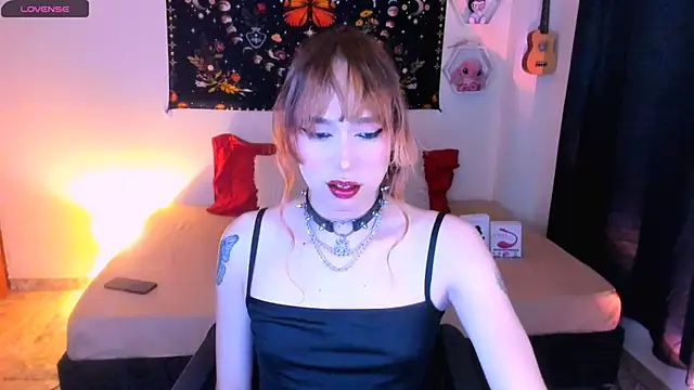 Snapshot of AdelineEsposito chatting on November 30, 1:31 am AdelineEsposito online show from November 30, 1:31 am