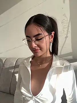 Snapshot of IslaCole chatting on April 23, 10:12 pm IslaCole online show from April 23, 10:12 pm
