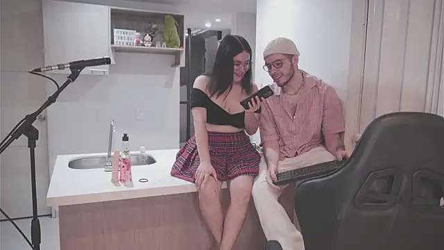 Snapshot of dan_and_daya chatting on November 23, 12:05 pm dan and daya online show from November 23, 12:05 pm