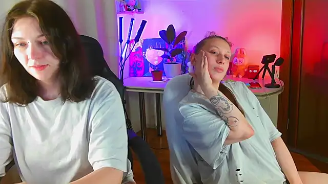 Snapshot of sirena_x_baby chatting on October 24, 5:15 am sirena x baby online show from October 24, 5:15 am