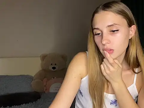 little-girl05 online show from October 28, 8:00 pm