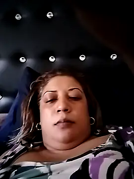 Snapshot of IndianLara chatting on November 5, 5:29 am IndianLara online show from November 5, 5:29 am