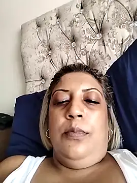 Snapshot of IndianLara chatting on March 12, 1:39 pm IndianLara online show from March 12, 1:39 pm