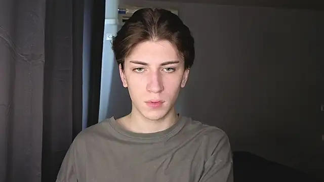 Snapshot of Oliver_star_boy_ chatting on October 26, 8:31 am Oliver star boy online show from October 26, 8:31 am