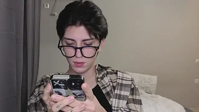 Snapshot of Oliver_star_boy_ chatting on October 27, 5:50 pm Oliver star boy online show from October 27, 5:50 pm