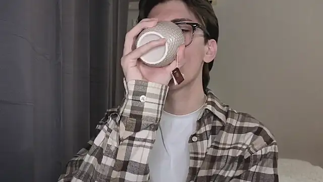 Snapshot of Oliver_star_boy_ chatting on November 8, 5:34 pm Oliver star boy online show from November 8, 5:34 pm