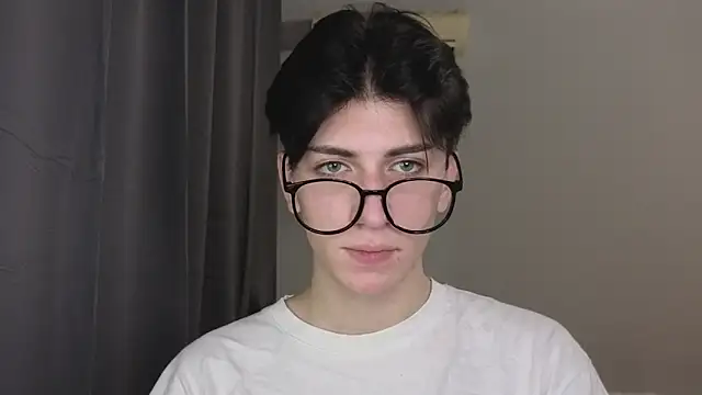 Snapshot of Oliver_star_boy_ chatting on November 15, 3:08 pm Oliver star boy online show from November 15, 3:08 pm