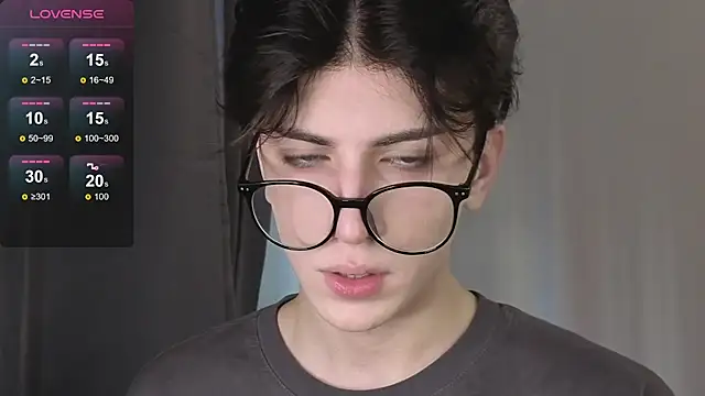 Snapshot of Oliver_star_boy_ chatting on November 29, 12:19 pm Oliver star boy online show from November 29, 12:19 pm