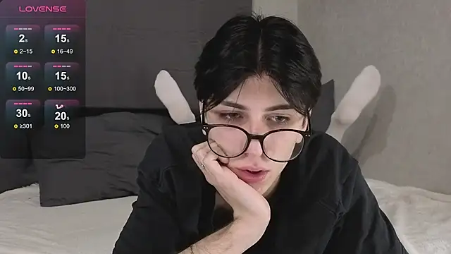 Snapshot of Oliver_star_boy_ chatting on December 19, 8:49 pm Oliver star boy online show from December 19, 8:49 pm