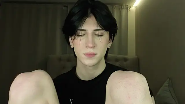 Oliver star boy  online show from April 16, 6:52 pm